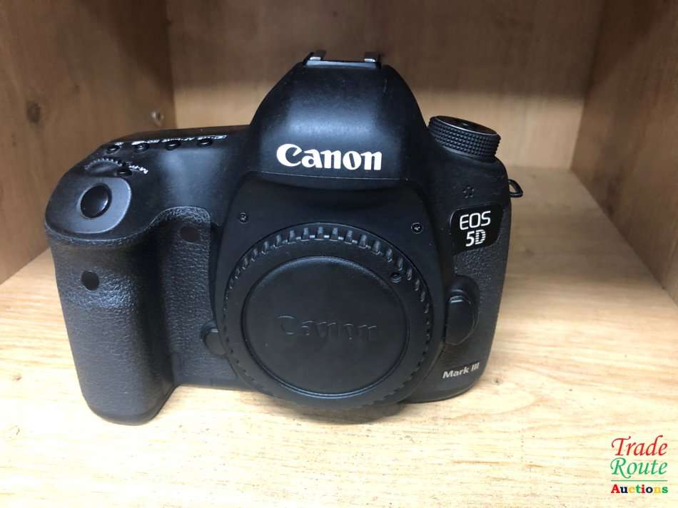 Canon EOS 5D Mark iii 22.3 MP Full Frame CMOS Digital SLR Camera (Body only) - Canon 5D Mark 3