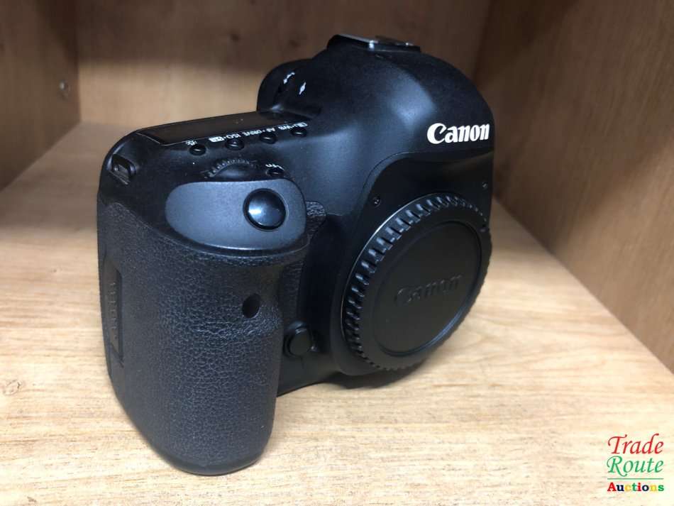 Canon EOS 5D Mark iii 22.3 MP Full Frame CMOS Digital SLR Camera (Body only) - Canon 5D Mark 3