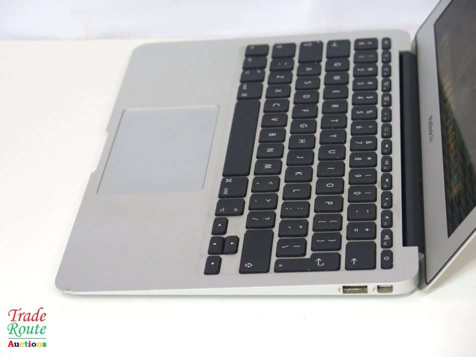 MacBook Air 11.6-inch | Core i5 1.7GHz | 4GB RAM | 64GB SSD FLASH