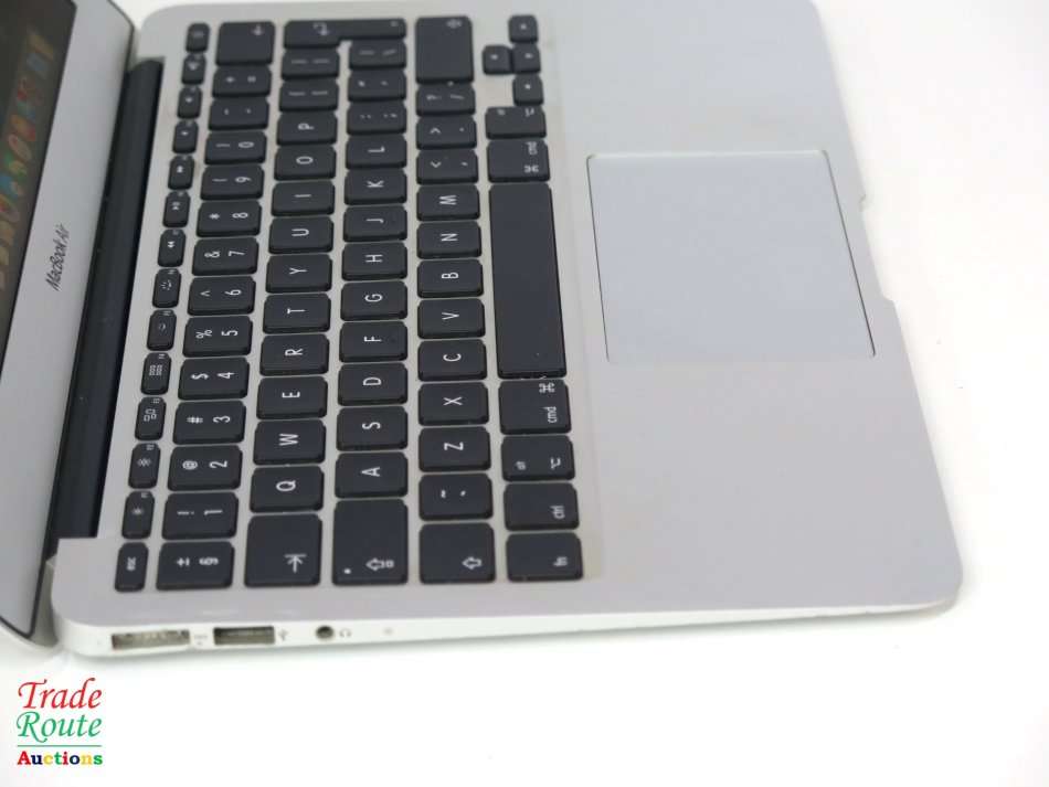 MacBook Air 11.6-inch | Core i5 1.7GHz | 4GB RAM | 64GB SSD FLASH