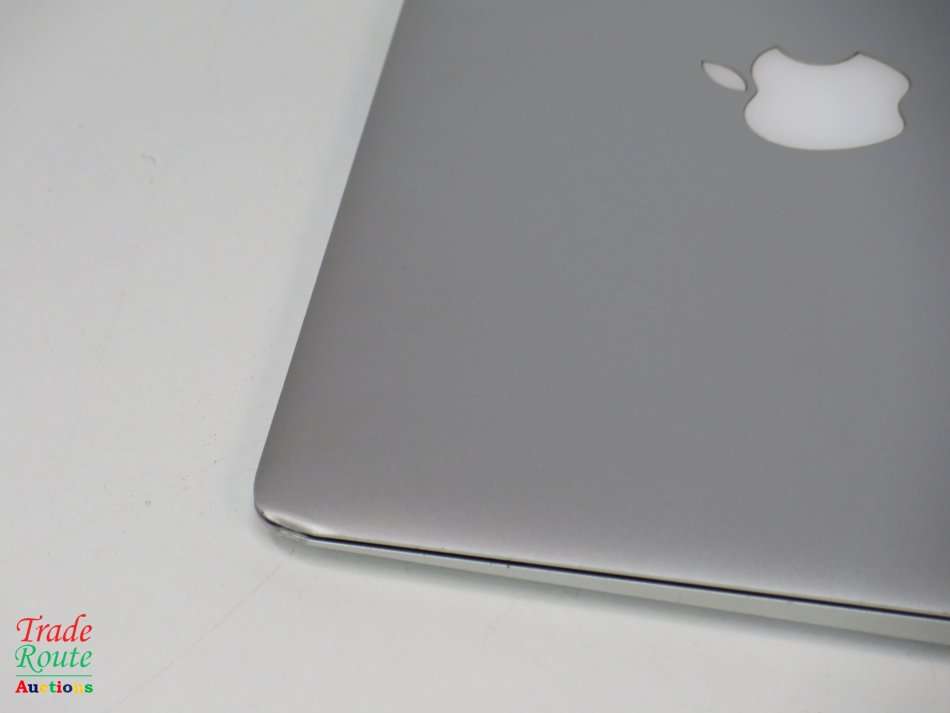 MacBook Air 11.6-inch | Core i5 1.7GHz | 4GB RAM | 64GB SSD FLASH