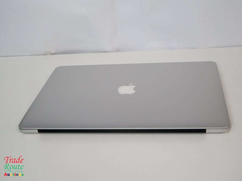 Apple MacBook Pro 15.4-inch  | Core i7 2.4GHz | 8GB RAM | 256GB SSD ** RETINA DISPLAY **