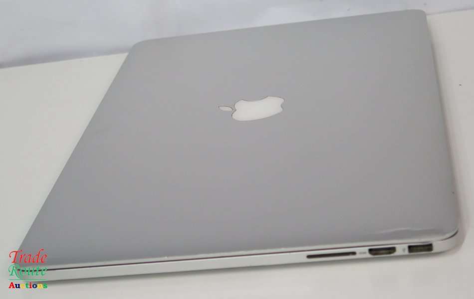 Apple MacBook Pro 15.4-inch  | Core i7 2.4GHz | 8GB RAM | 256GB SSD ** RETINA DISPLAY **