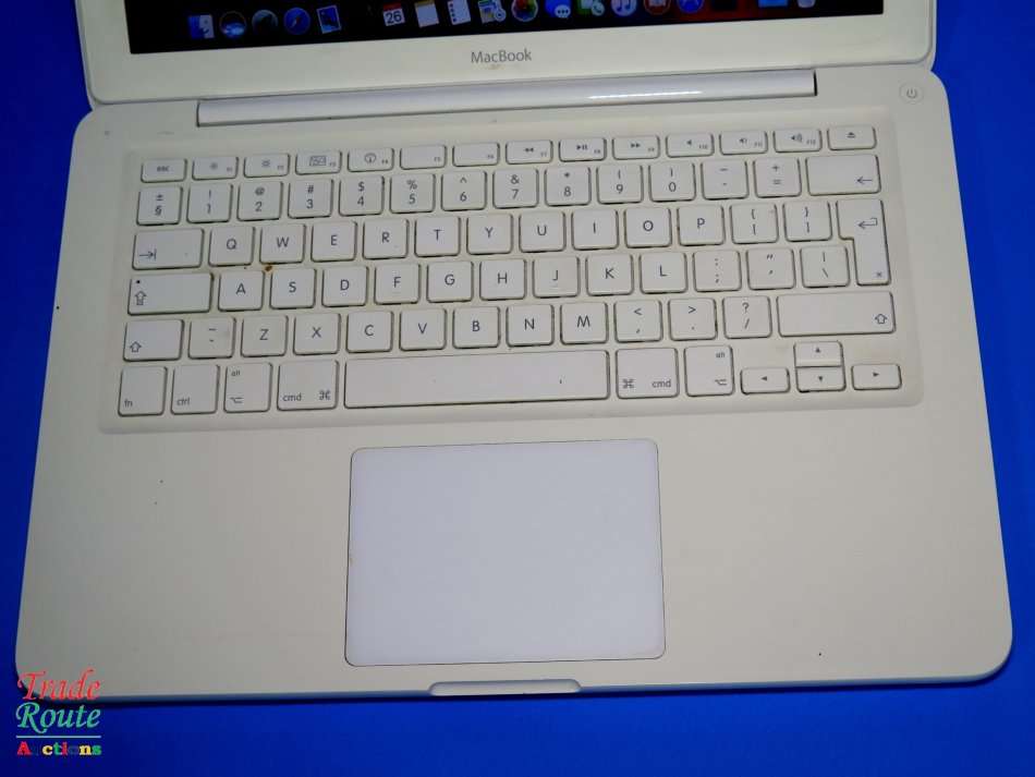 MacBook 13.3-inch | Core 2 DUO 2.4GHz | 2GB RAM | 250GB HDD | Nvidia Geforce Graphics