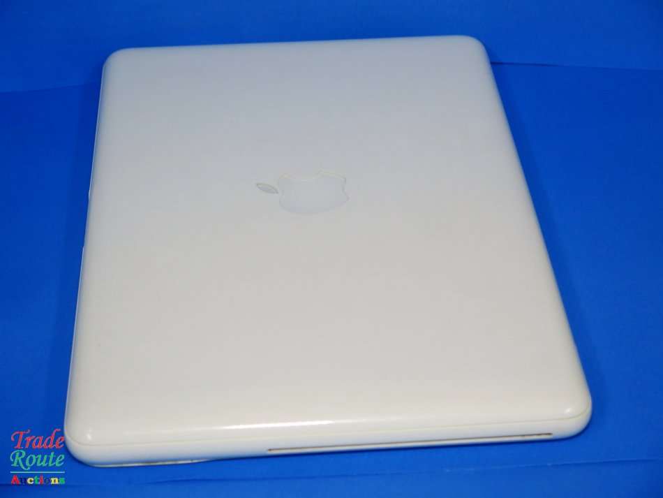 MacBook 13.3-inch | Core 2 DUO 2.4GHz | 2GB RAM | 250GB HDD | Nvidia Geforce Graphics