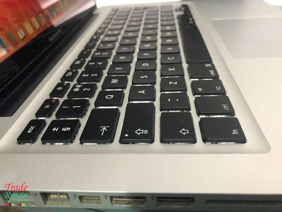 MacBook Pro 13.3-inch * Core i5 * R1 Bids