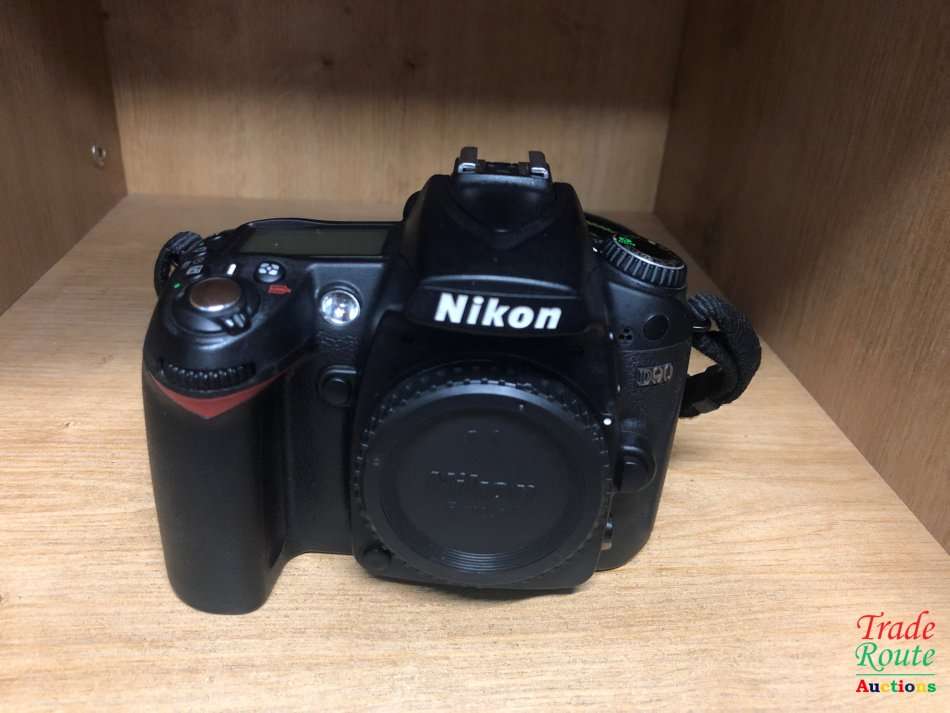 NIKON D90 PROFESSIONAL DSLR CAMERA BODY   ** NIKON **