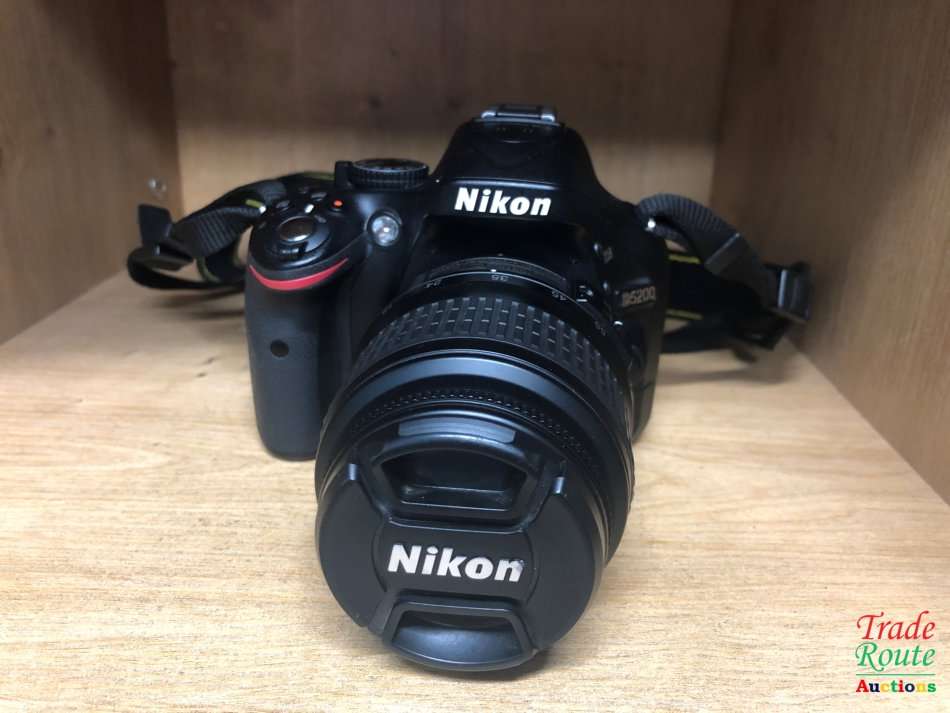 [ 24.1 MEGAPIXELS ] NIKON D5200 DSLR CAMERA +  18-55MM NIKKOR LENS PROFESSIONAL KIT