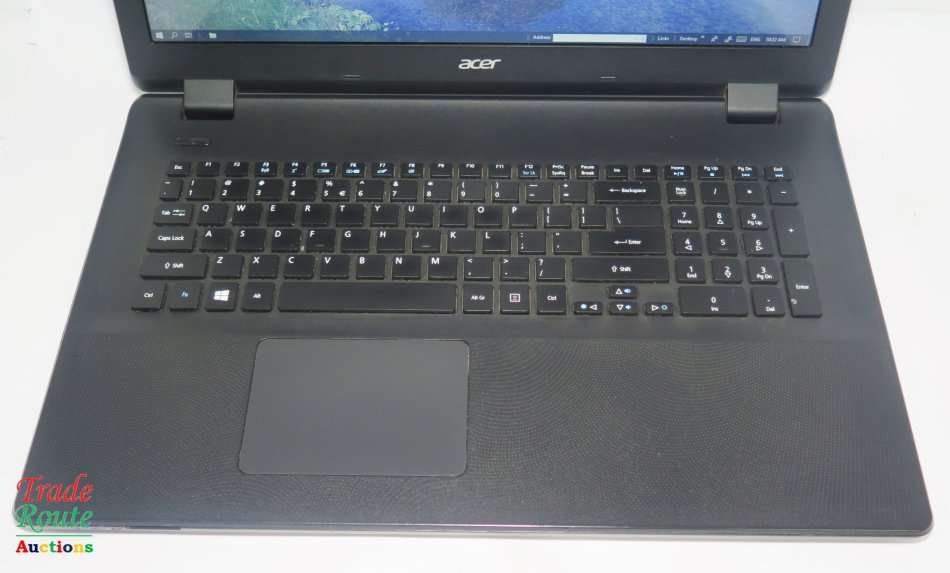 ACER ASPIRE ES1-731 17.3 inch Laptop ** Huge Laptop