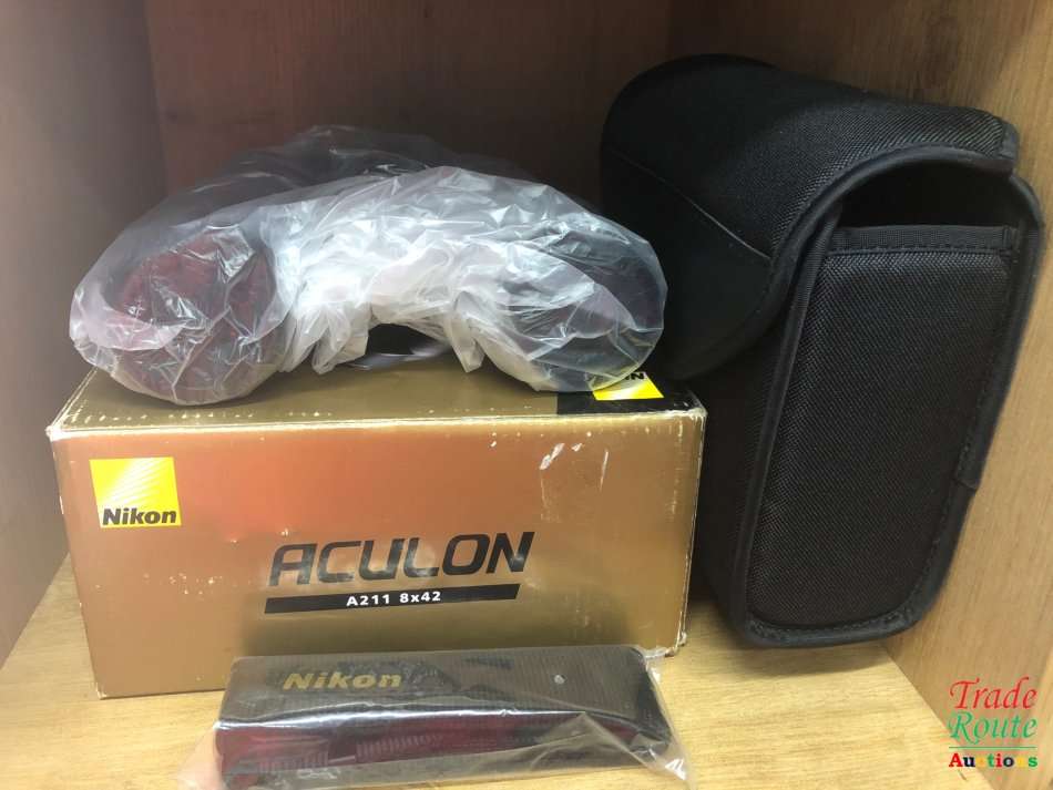 NIKON ACULON A211 BINOCULAR - 8X42 - BRAND NEW NEVER USED