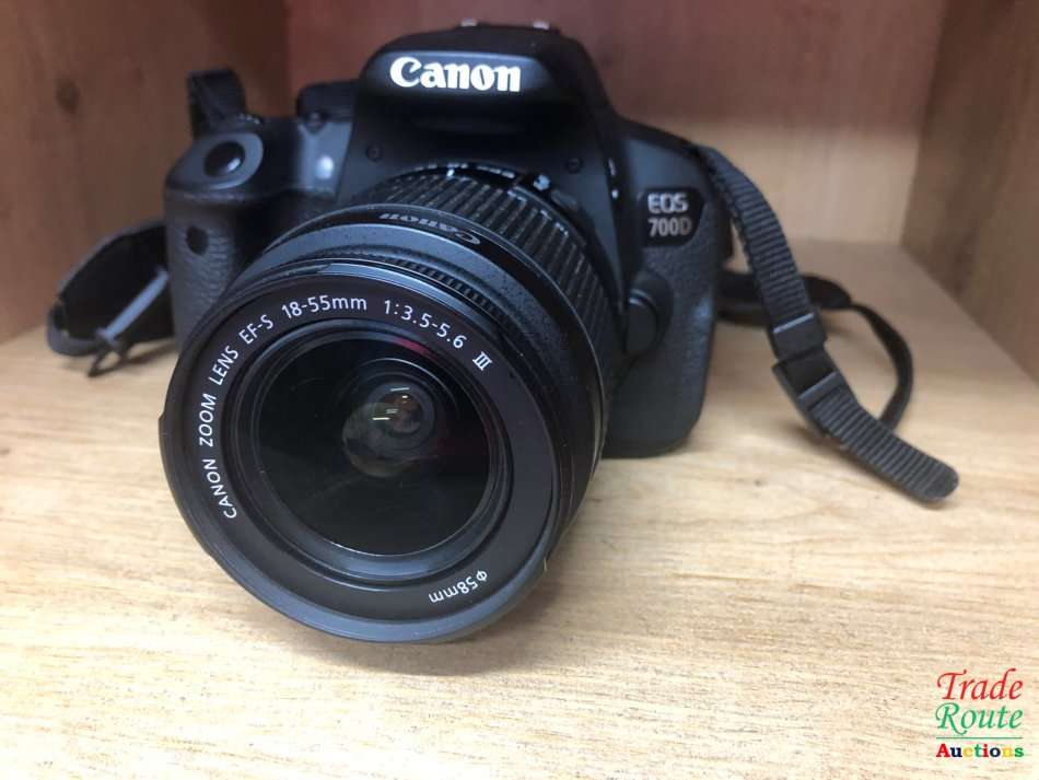 Canon EOS 700D DIGITAL SLR CAMERA KIT WITH 18-55MM iii LENS | 18.0 MP FULL HD