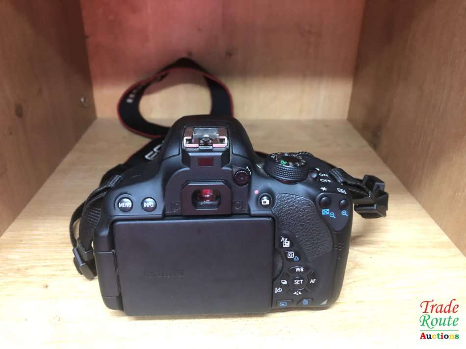 Canon EOS 700D DIGITAL SLR CAMERA KIT WITH 18-55MM iii LENS | 18.0 MP FULL HD