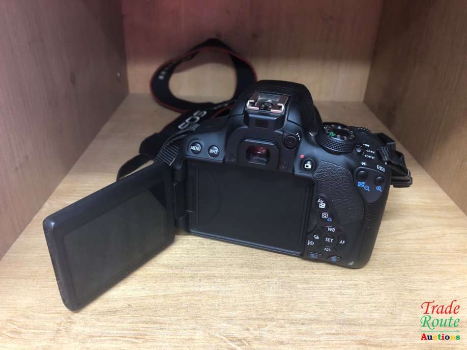 Canon EOS 700D DIGITAL SLR CAMERA KIT WITH 18-55MM iii LENS | 18.0 MP FULL HD