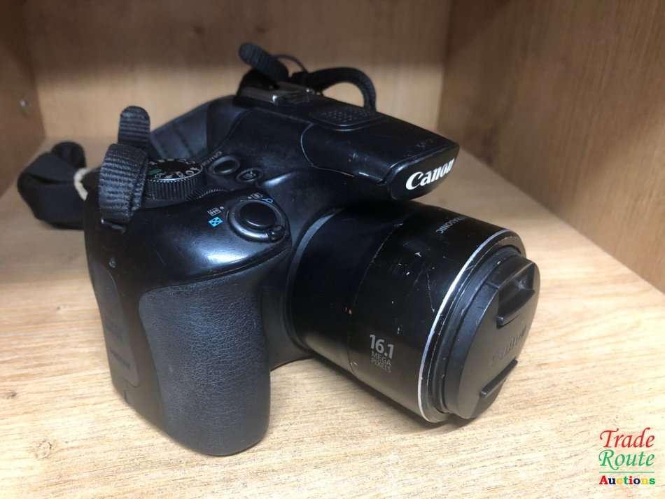 Canon Powershot SX60 HS 16.1MP Digital Camera 65x Optical Zoom Lens 3-inch LCD Tilt Screen (Black)