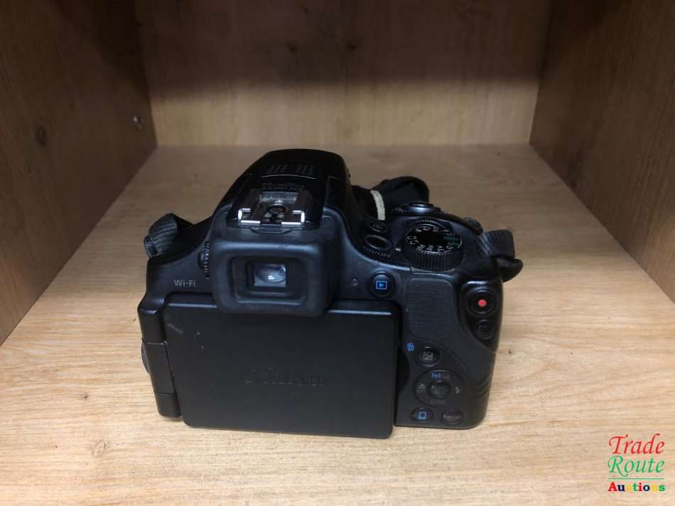 Canon Powershot SX60 HS 16.1MP Digital Camera 65x Optical Zoom Lens 3-inch LCD Tilt Screen (Black)