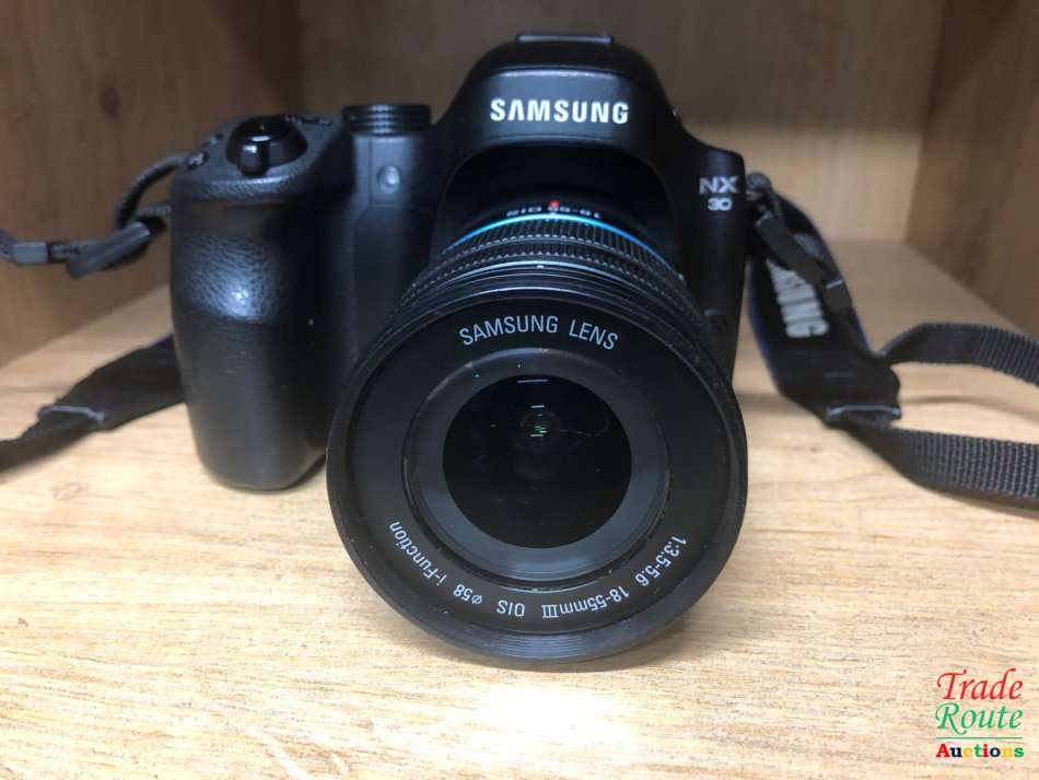 Samsung NX30 Digital Camera Kit (20.3MP, Digital IS + OIS) 3 inch AMOLED