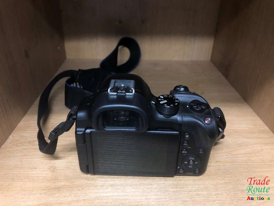 Samsung NX30 Digital Camera Kit (20.3MP, Digital IS + OIS) 3 inch AMOLED