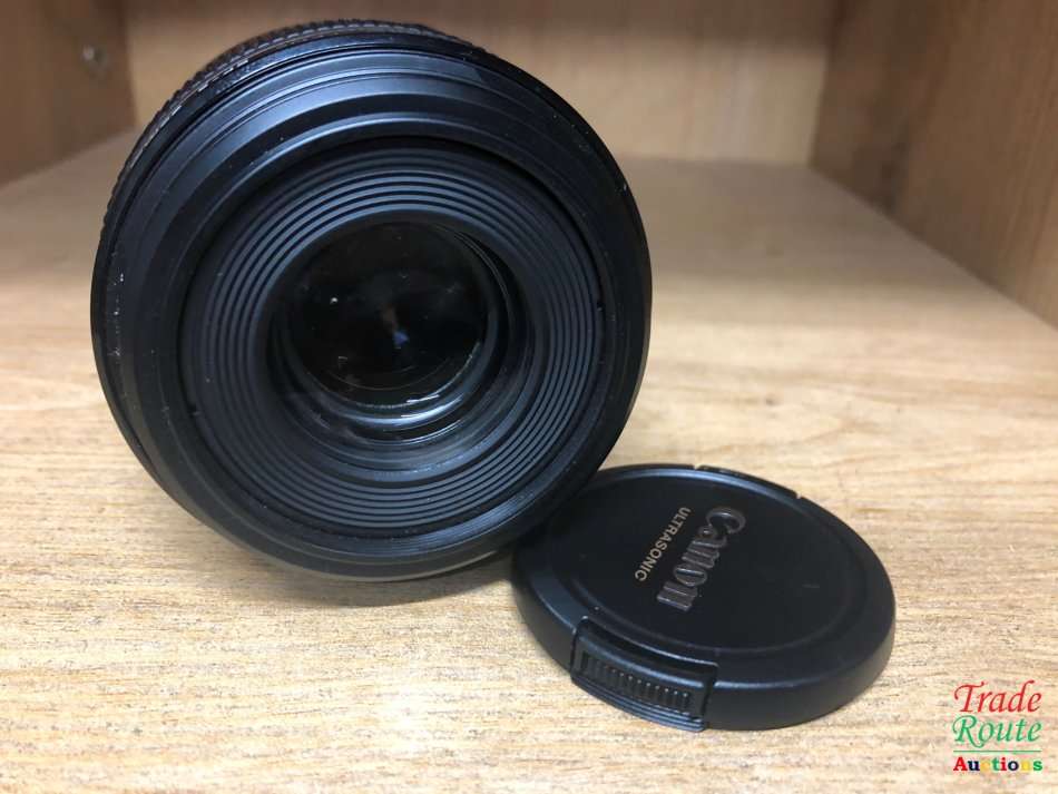 Canon EF-S 60mm f/2.8 USM Lens for Canon DSLR CAMERAS