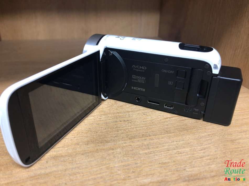 Canon LEGRIA HF R606 Camcorder - High Definition - 3.28Mp 32x optical zoom