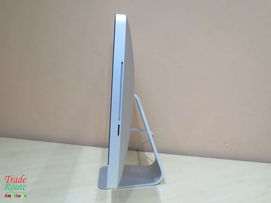 Apple iMAC | 21.5 INCH * ALL IN ONE DESKTOP COMPUTER * AMD Radeon HD