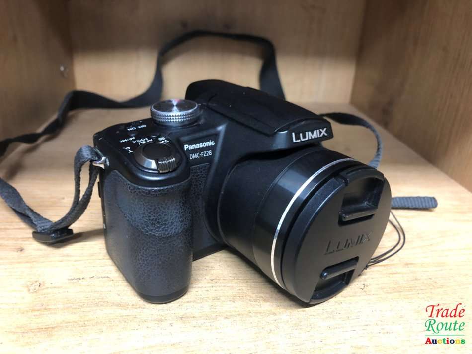 Panasonic Lumix DMC-FZ28 Digital Camera - LEICA Lens