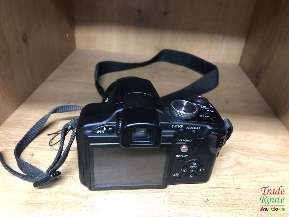 Panasonic Lumix DMC-FZ28 Digital Camera - LEICA Lens