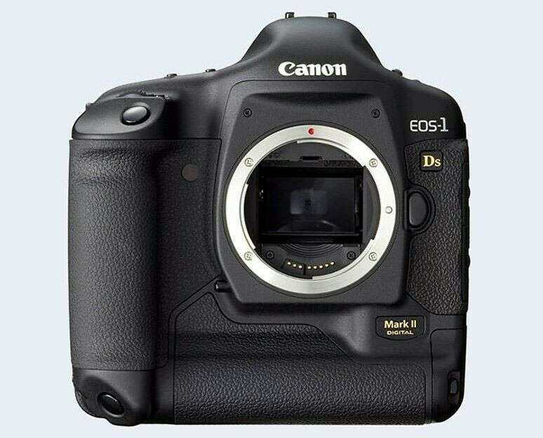 Canon EOS 1Ds Mark II 16.7MP Digital SLR Camera (Body Only) + 16GB CF CARD