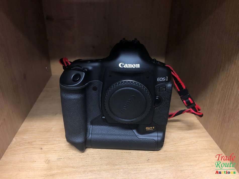 Canon EOS 1Ds Mark II 16.7MP Digital SLR Camera (Body Only) + 16GB CF CARD