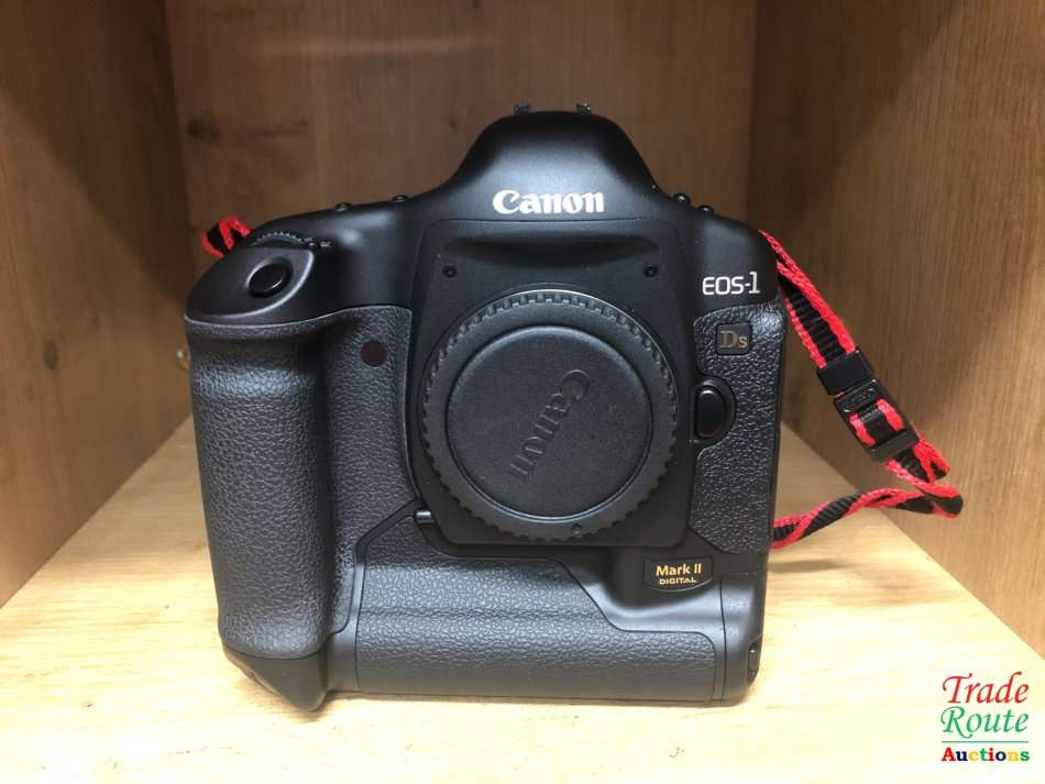 Canon EOS 1Ds Mark II 16.7MP Digital SLR Camera (Body Only) + 16GB CF CARD
