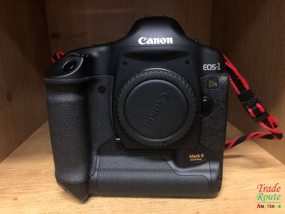Canon EOS 1Ds Mark II 16.7MP Digital SLR Camera (Body Only) + 16GB CF CARD
