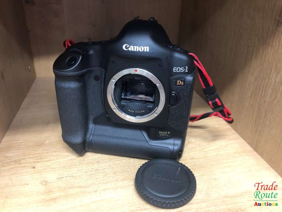 Canon EOS 1Ds Mark II 16.7MP Digital SLR Camera (Body Only) + 16GB CF CARD
