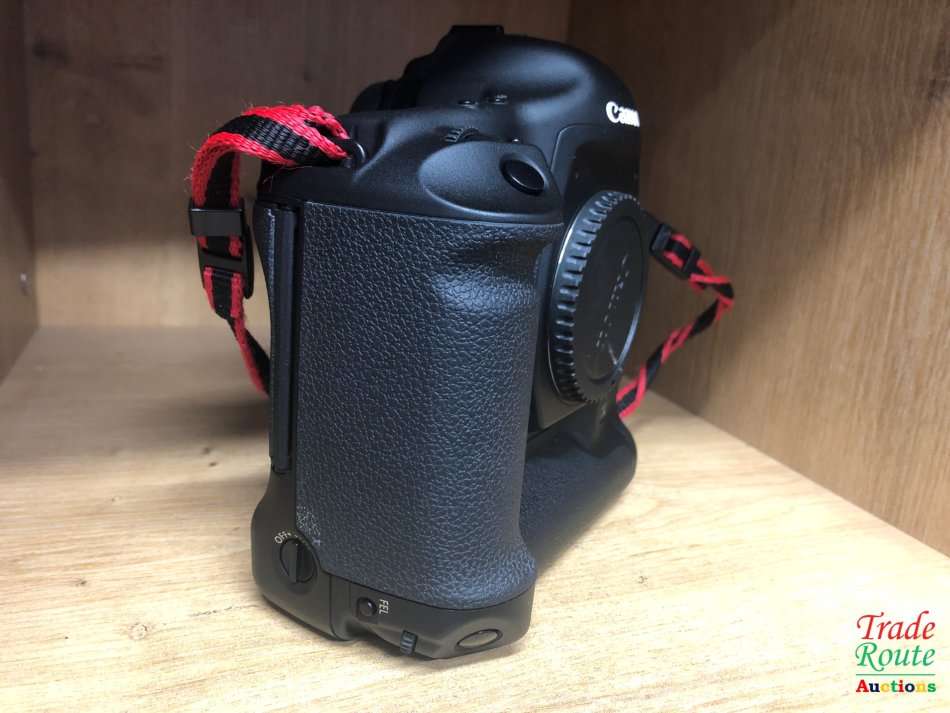 Canon EOS 1Ds Mark II 16.7MP Digital SLR Camera (Body Only) + 16GB CF CARD