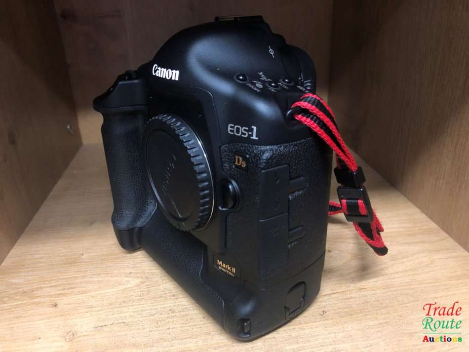 Canon EOS 1Ds Mark II 16.7MP Digital SLR Camera (Body Only) + 16GB CF CARD