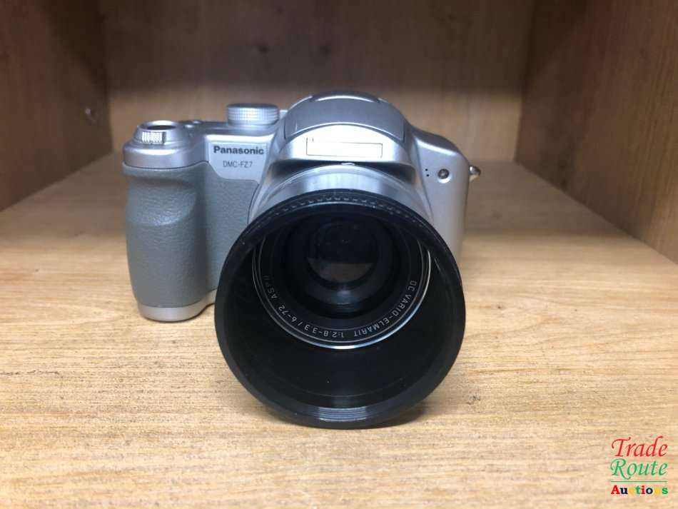 Panasonic Lumix DMC-FZ7, 6.0 Megapixel, 12x Optical/4x Digital Zoom, Digital Camera (Silver)