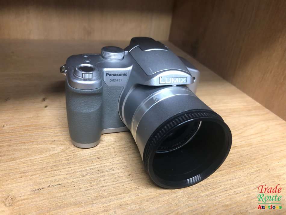 Panasonic Lumix DMC-FZ7, 6.0 Megapixel, 12x Optical/4x Digital Zoom, Digital Camera (Silver)