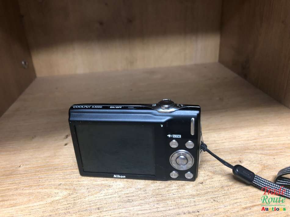 Nikon Coolpix S3000 12-megapixel digital camera with 4X optical zoom (Black) - BOX