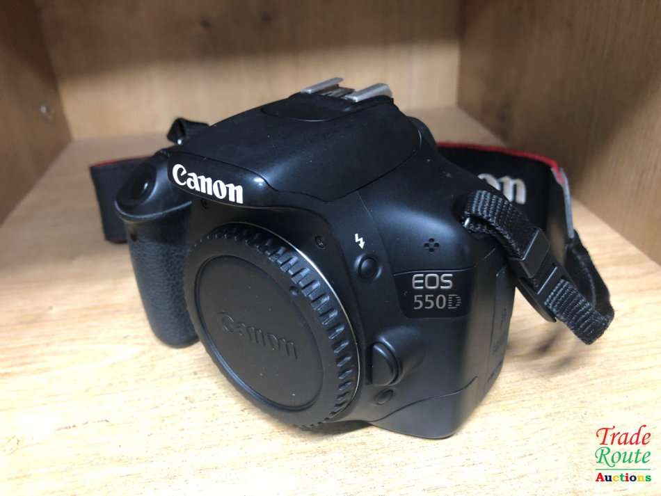 Canon EOS 550D Digital SLR camera BODY