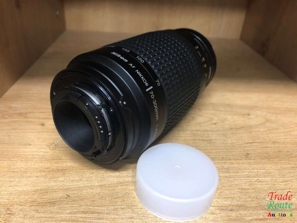 Nikon AF Nikkor 70-300mm f/4-5.6 G Telephoto Zoom lens for Nikon DSLR Cameras ( Nikon 70-300 lens )