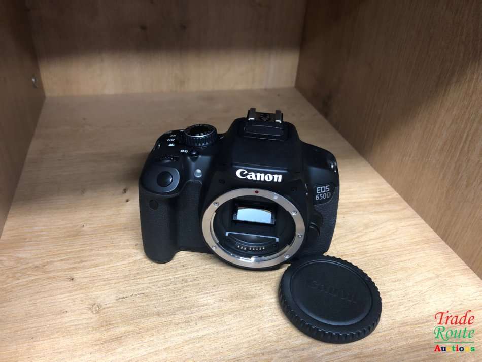 CANON 650D Digital SLR CAMERA BODY