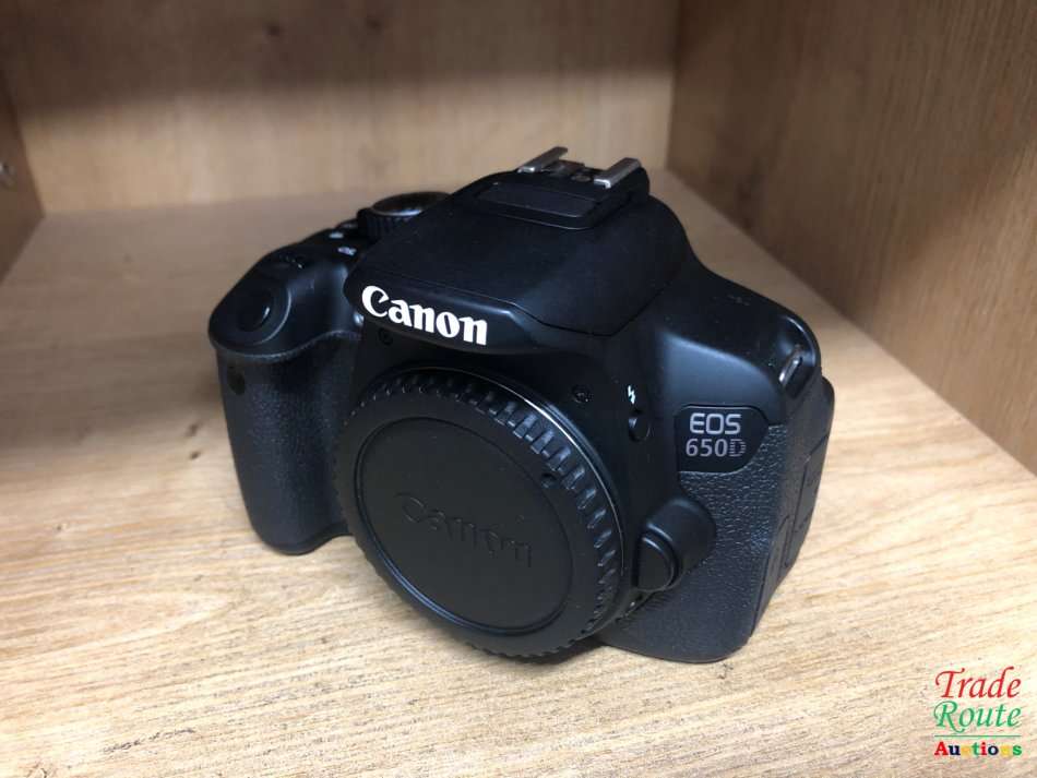 CANON 650D Digital SLR CAMERA BODY