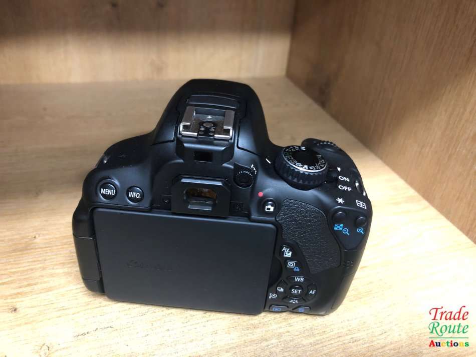 CANON 650D Digital SLR CAMERA BODY