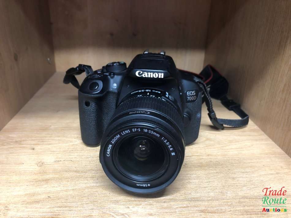Canon EOS 700D DIGITAL SLR CAMERA KIT WITH 18-55MM iii LENS | 18.0 MP FULL HD