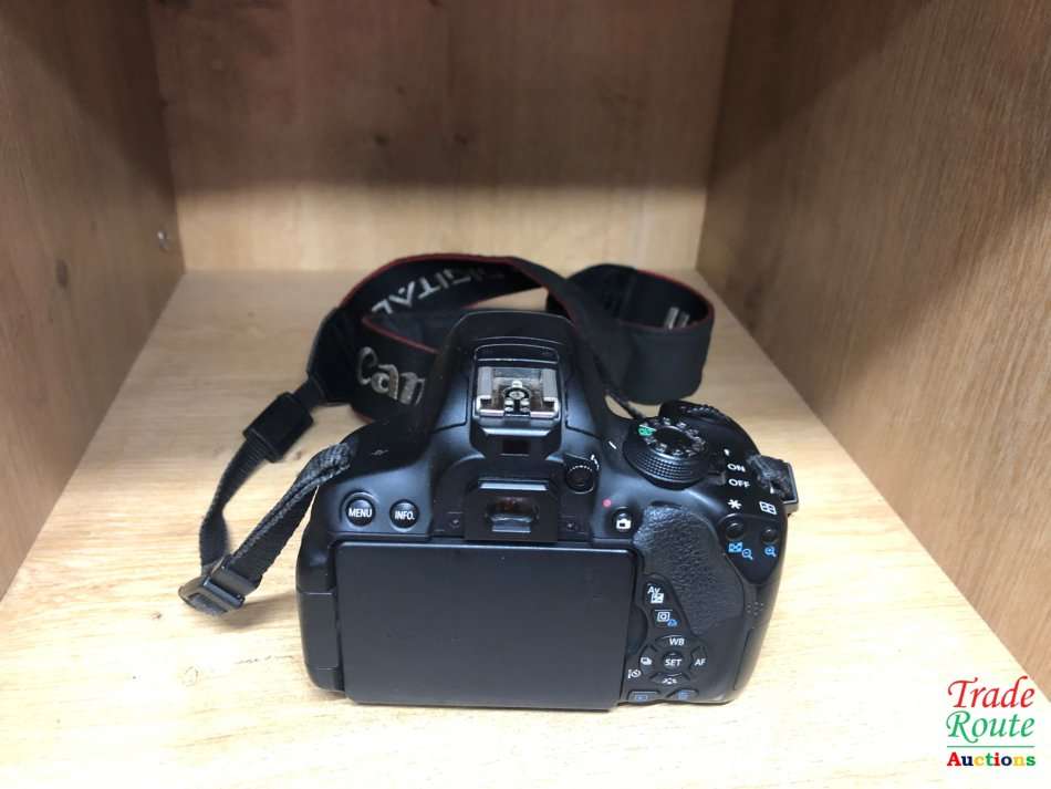 Canon EOS 700D DIGITAL SLR CAMERA KIT WITH 18-55MM iii LENS | 18.0 MP FULL HD