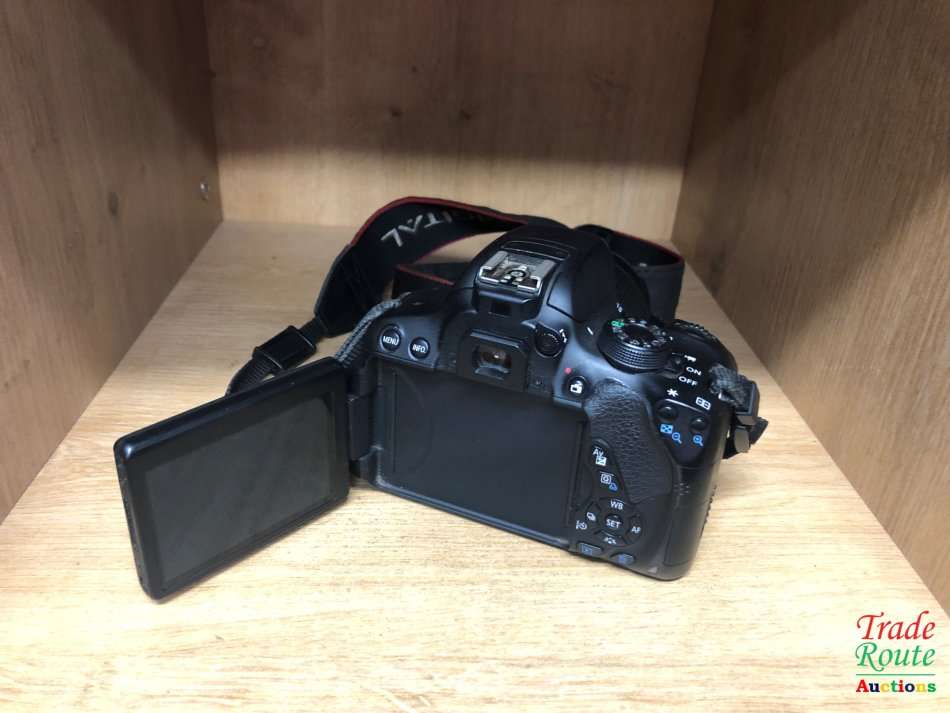 Canon EOS 700D DIGITAL SLR CAMERA KIT WITH 18-55MM iii LENS | 18.0 MP FULL HD