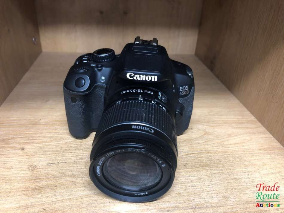 CANON 650D Digital SLR CAMERA with Canon 18-55mm Lens (18 Megapixels) DSLR Camera Kit
