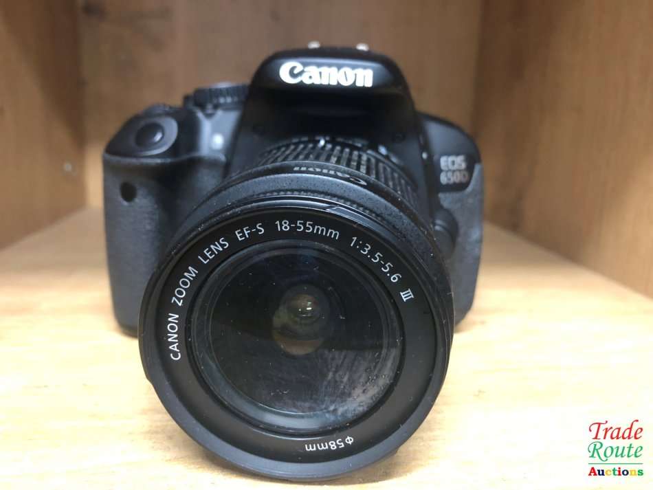 CANON 650D Digital SLR CAMERA with Canon 18-55mm Lens (18 Megapixels) DSLR Camera Kit
