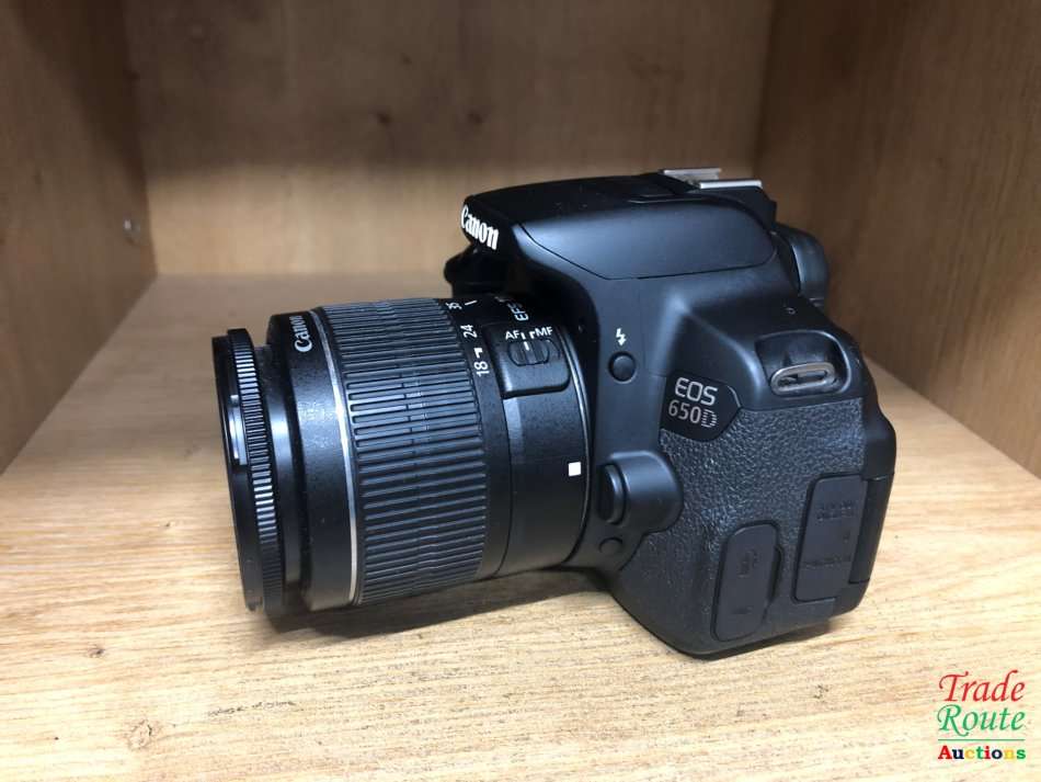 CANON 650D Digital SLR CAMERA with Canon 18-55mm Lens (18 Megapixels) DSLR Camera Kit