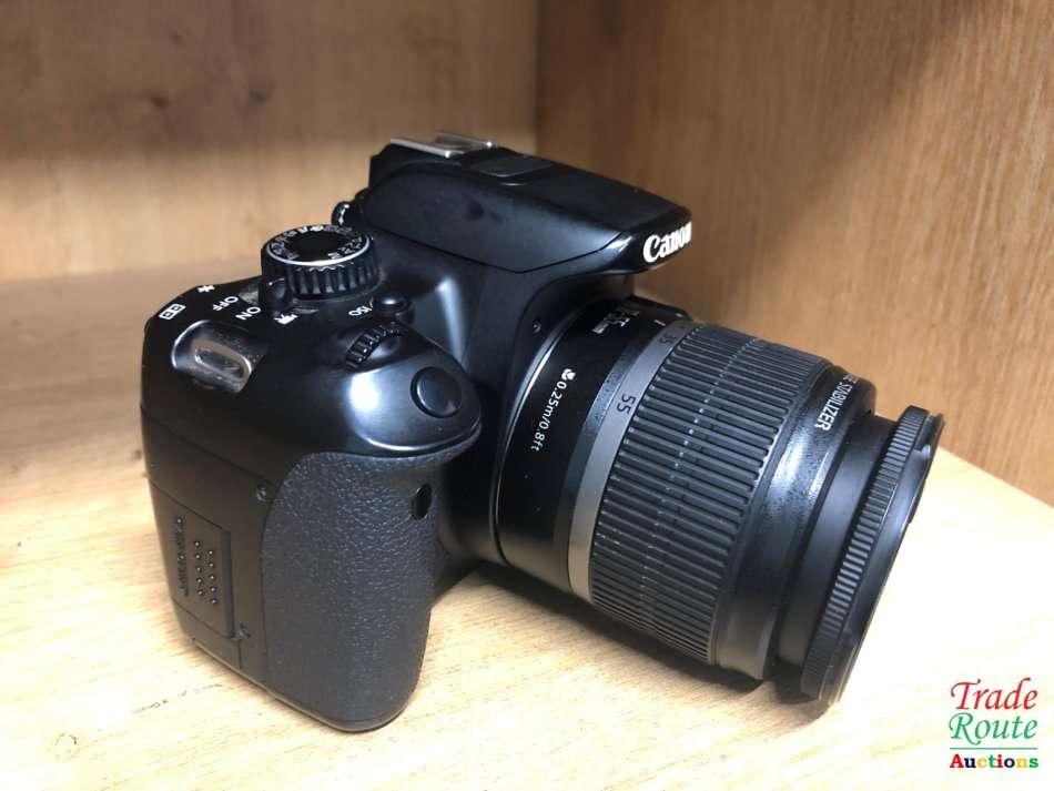 CANON 650D Digital SLR CAMERA with Canon 18-55mm Lens (18 Megapixels) DSLR Camera Kit