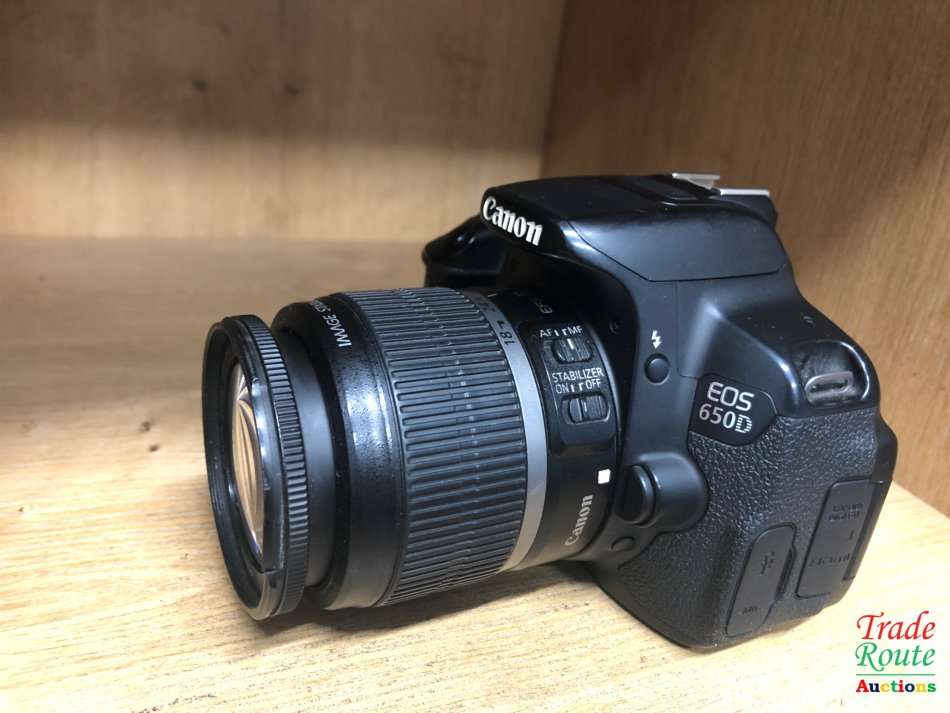 CANON 650D Digital SLR CAMERA with Canon 18-55mm Lens (18 Megapixels) DSLR Camera Kit