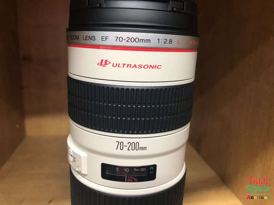 Canon EF 70-200mm f/2.8 L ULTRASONIC USM lens for Canon DSLR Cameras